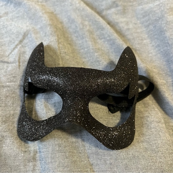 BatGirl costume, mask, arm accessory, cape, & belt - Picture 6 of 6